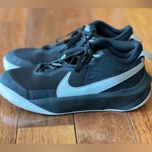 Kids' Nike Team Hustle Basketball Shoes
